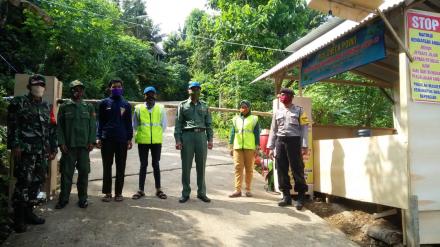 Pengadaan pos jaga cek point pintu masuk desa sengon