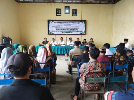 PELANTIKAN DAN PENGAMBILAN SUMPAH PERANGKAT DESA SENGON